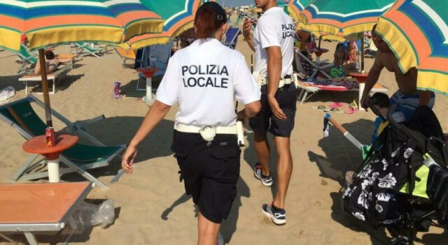9039497_30205947_pedofilo_spiaggia_foto_bambini_bagno_nudo_archivio_video_pagamento_telegram_bibione
