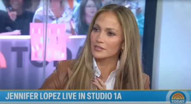 jennifer-lopez-laughs-off-awkward-112939594.jpg-e1759843502330 (1)