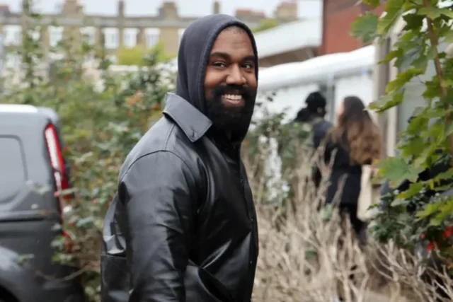 kanye-west-leaving-burberry-s-113985107.jpg-e1763890505367