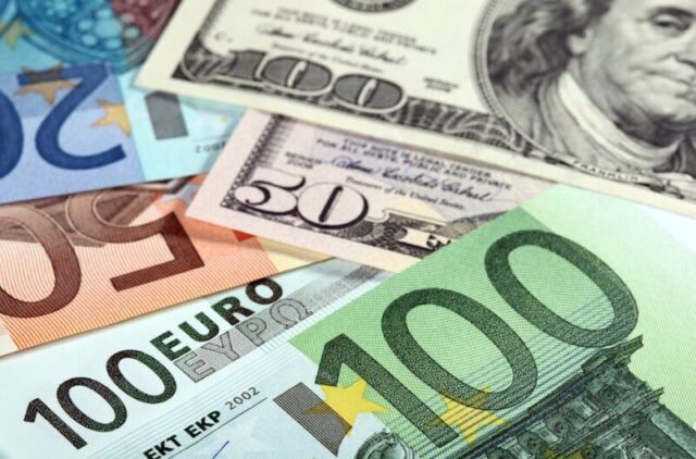 money-euro-and-dollar-banknotes-17371247_XtraLarge