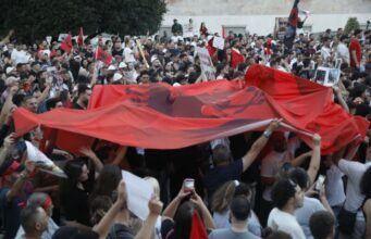 Elez Biberaj: Protestat nuk janë kundër Trumpit, por kundër kleptokracisë