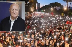 Revolta masive për largimin e Ramës, gazetari dhe studiuesi Ilir Ikonomi: Vetëm një njeri i ka mbyllur veshët dhe s’dëgjon, mban peng një popull të tërë! Hera e parë në botë që ndodh një protestë si kjo