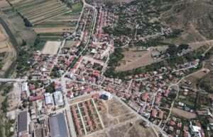 E rëndë në Maliq! 55-vjeçarja gjendet e pajetë në banesë, dyshohet se kishte vdekur prej ditësh