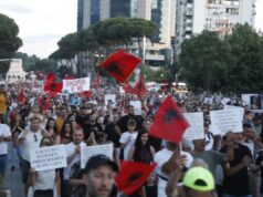Kisha Katolike reagon për protestat: Zëri i qytetarëve duhet dëgjuar, politika të gjejë zgjidhje përmes dialogut