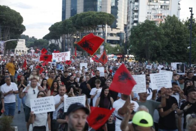 protesta-tirane-marshimi-8