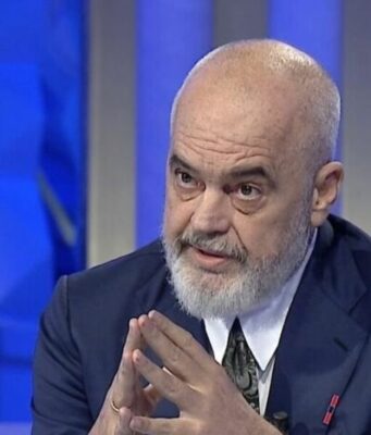 “Lëreni Albinin jashtë kësaj çorbe të neveritshme”, Rama-protestuesve: Shqiptarët nga Kosova & RMV s’janë diasporë