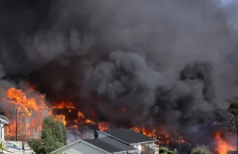 Katastrofë nga zjarri në Drammen të Norvegjisë: Mbi 100 banesa u shkatërruan, qindra të evakuuar dhe flakët ende jashtë kontrollit