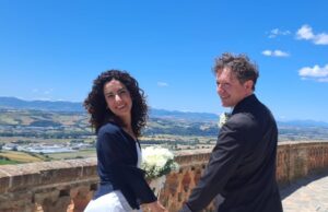 Humbën rrugën gjatë një ecjeje në mal, çifti italian rrëfen si mbijetoi për 6 ditë në pyll: Pinë urinën, hëngrën luleshtrydhe të egra dhe u shpëtuan nga një përrua!