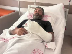 I shpëtoi i plagosur sulmit të ariut: “Nuk e di si do të kishte përfunduar po të mos e kisha lopatën”