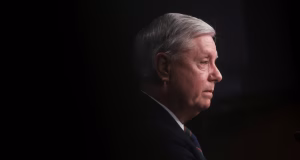 Lindsey Graham vdes në moshën 71-vjeçare: orët e fundit, shkaku paraprak i vdekjes, trashëgimia politike dhe gara për vendin e tij në Senat