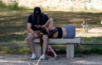 GODITJE NGA NXEHTËSIA, ZJARRE, ÇARJE TË ASFALTIT… ÇFARË DO TË SJELLIN DHJETË DITËT E TË NXEHTIT EKSTREM?
