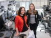 Disa shkencëtarë kanë “duar magjike” në laborator. Kjo IA po mëson pse
