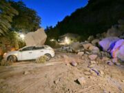 NAPOLI NË ALARM PAS TËRMETIT MË TË FUQISHËM NË MBI 40 VJET: 21 TË LËNDUAR, SHEMBJE NË POZZUOLI DHE MBI 30 PASGODITJE