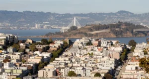 Ndërsa paratë e IA-së vërshojnë tregun, qiramarrësit në San Francisko peshojnë ofertat për t’u larguar