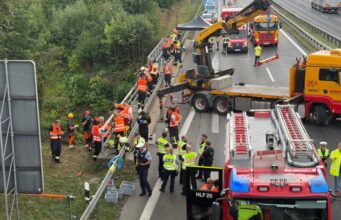 TRAGJEDI NË GJERMANI: BABË E BIR DHE NIPI 16-VJEÇAR NGA KOMOGLLAVA E KOSOVËS HUMBIN JETËN NË AUTOSTRADËN A3