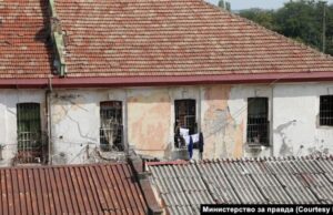 I BURGOSURI NË “IDRIZOVË” HUMB JETËN NGA GODITJA E RRYMËS ELEKTRIKE