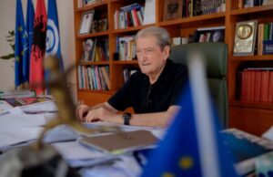 “Vendi digjet, narkoqeveria vazhdon vakancat”/ Berisha për protestat: Uragani i lirisë vazhdon i pamposhtur