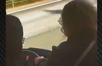 VIDEO/ Shoferi humb ndjenjat, pasagjerët heronj shmangin tragjedinë në pak sekonda! Momenti kur kontrollojnë autobusin me 50 udhëtarë