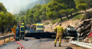 TRAGJEDI NË GREQI: PËRPLASEN NË AJËR DY HELIKOPTERË ZJARRFIKËS, DY TË VDEKUR DHE DY TË SHPËTUAR