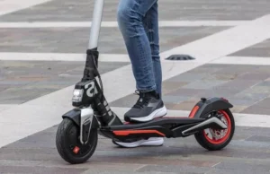 Torino, 12-vjeçari joshet me trotinet dhe dyshohet se përdhunohet në park