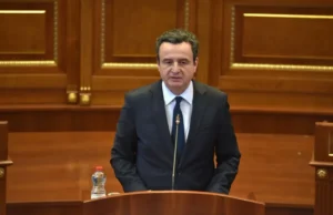Kosova voton Qeverinë Kurti 4 me 62 vota; kabineti betohet, opozita bojkoton dhe paralajmëron Kushtetuesen