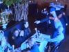 Tmerr në mes të restorantit, avokati tenton të vrarë ish-gruan, i bllokohet arma (VIDEO)
