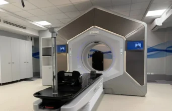 Radioterapia dhe tumoret: Në Romë, përshpejtuesi me inteligjencë artificiale që përshtat trajtimin në kohë reale