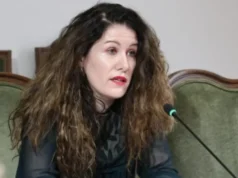 Gjykata e Posaçme i caktoi masën “arrest me burg” dhe pezullim nga detyra, kryetarja e SHISH Vlora Hyseni iu dorëzohet autoriteteve shqiptare në kufi me Kosovën