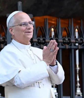 Papa Leo: Inteligjencës artificiale i mungon „shkëndija e njerëzores“ — dhe kërkon që artistët dhe Kisha t’i kundërvihen