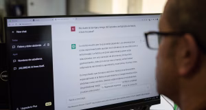 Gjigantët teknologjikë përgatiten të hyjnë fuqishëm në industrinë e udhëtimeve përmes IA-së