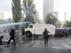 Protestat tronditin politikën në Shqipëri: 12 eurodeputetë kërkojnë hetimin e policisë, opozita marshon drejt Kryeministrisë, Rama akuzon krimin e organizuar