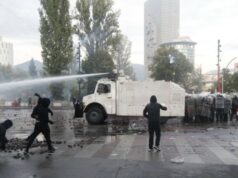 Protestat tronditin politikën në Shqipëri: 12 eurodeputetë kërkojnë hetimin e policisë, opozita marshon drejt Kryeministrisë, Rama akuzon krimin e organizuar