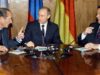 Si e sheh Rusia Gerhard Schröderin dhe çfarë kanë të përbashkët babai i tij dhe ai i Vladimir Putinit