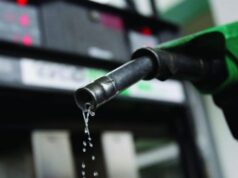 Zviceranët po shkojnë në Austri për karburant, kursimi arrin deri në 21 franga
