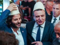 Deputeti i VV-së u del në krahë protestave në Shqipëri