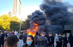 Tirana në kaos për të dytën ditë: Sulmohen Kryeministria, Kuvendi, ministritë, KQZ-ja, bankat dhe bizneset – Digjen automjete e ndërtesa, dhjetëra të lënduar dhe të shoqëruar, paralajmërohen protesta të reja